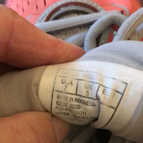 Saucony running shoes size 7used but in good shape - Picture 5 of 5